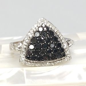 Genuine 10kt White Gold Black & White Diamond Ring